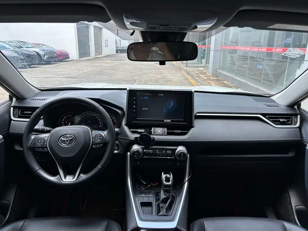 Toyota RAV4 — миниатюра 7