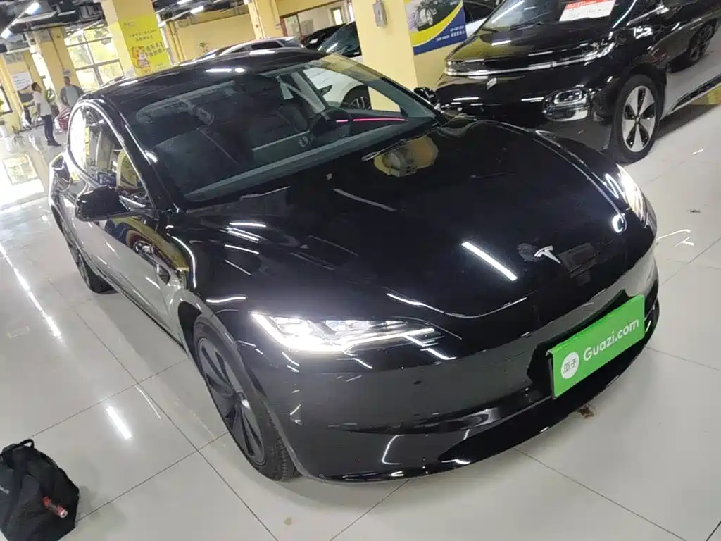 Tesla Model 3 — миниатюра 4