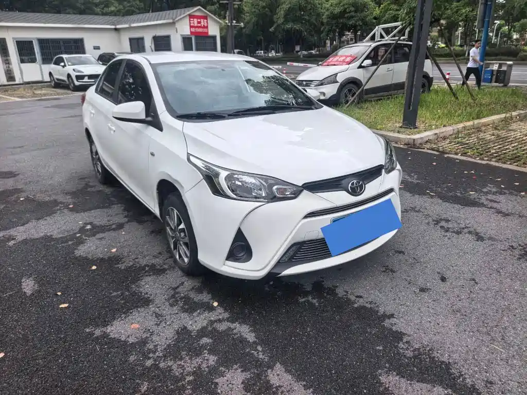Toyota Yaris L — миниатюра 3