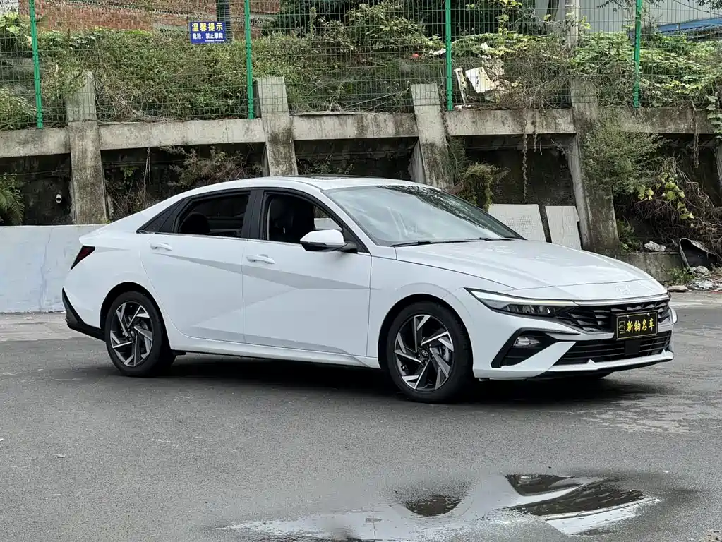 Hyundai Elantra — миниатюра 3