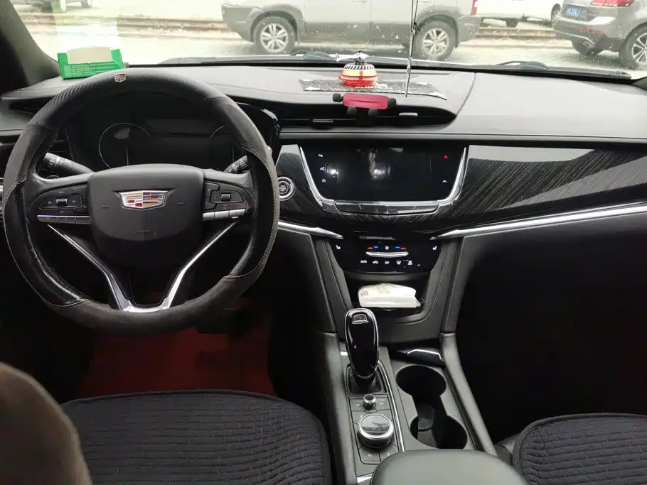Cadillac XT6 — миниатюра 12