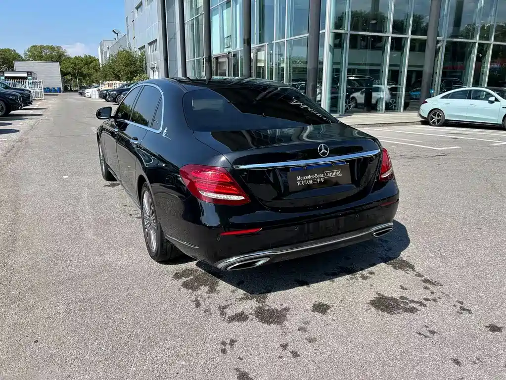 Mercedes-Benz E-Class — миниатюра 7
