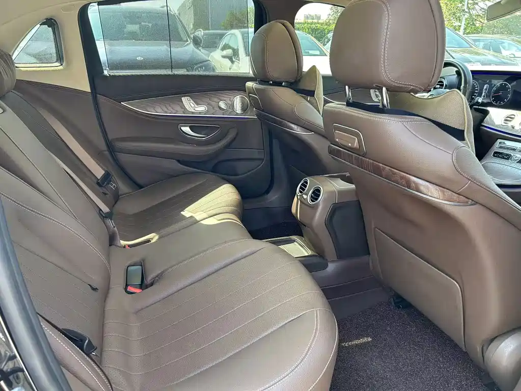 Mercedes-Benz E-Class — миниатюра 13