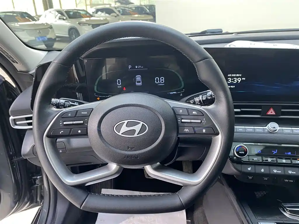 Hyundai Elantra 2023 Silver/gray из Китая, фото 3