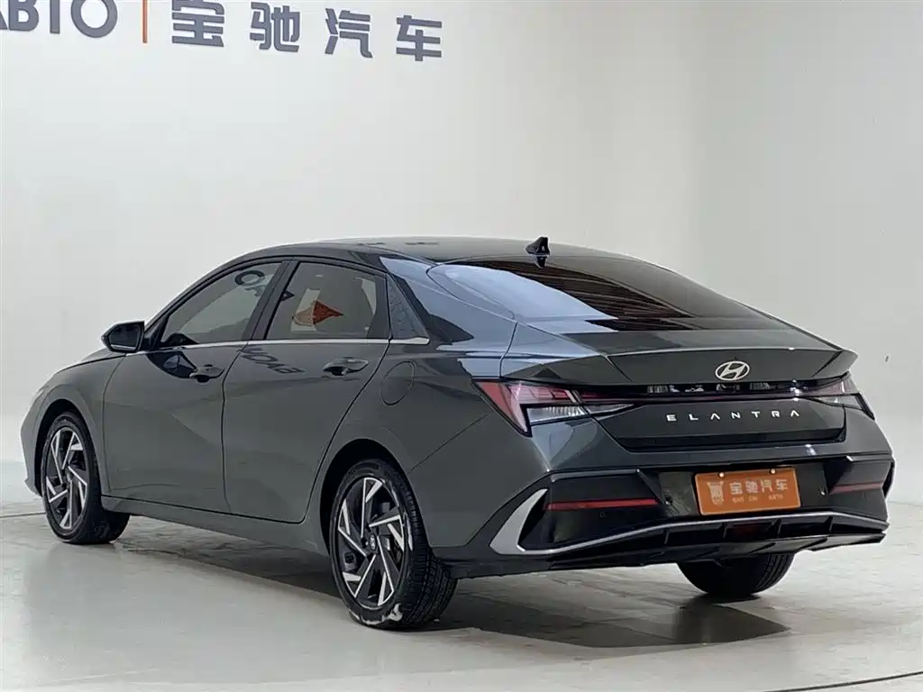 Hyundai Elantra 2023 Silver/gray из Китая, фото 2
