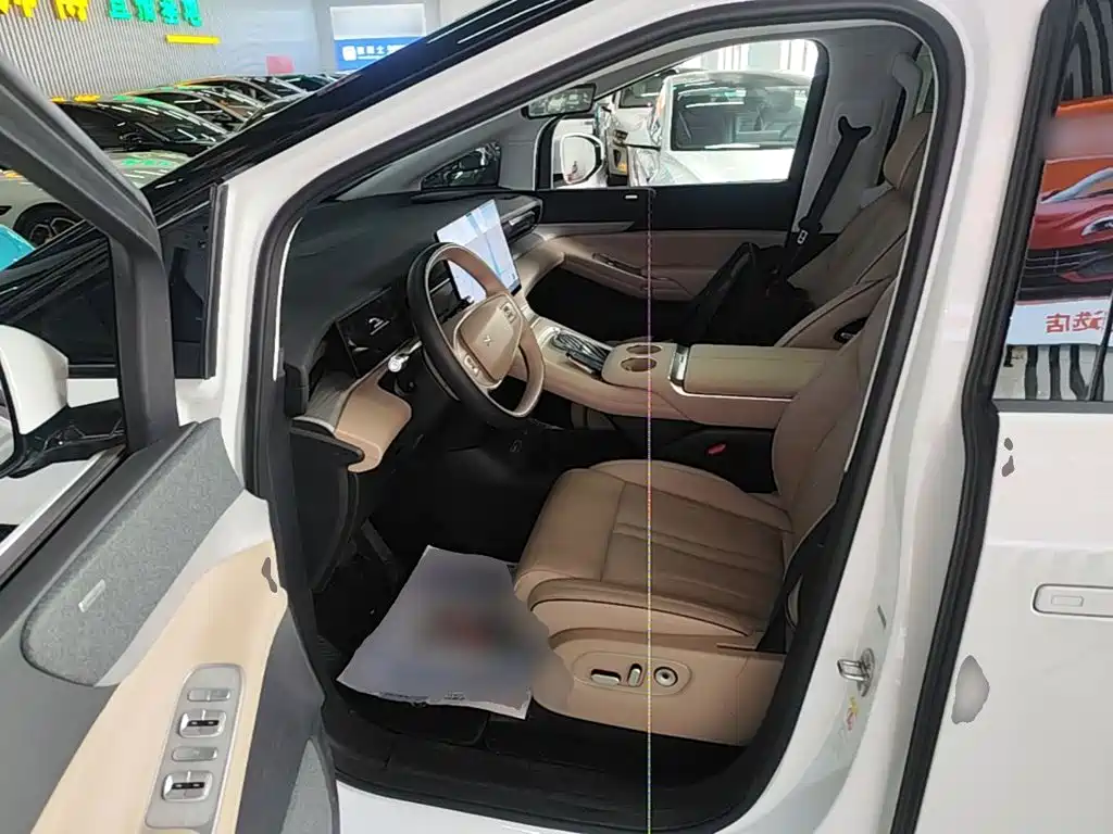 XPeng X9 — миниатюра 16