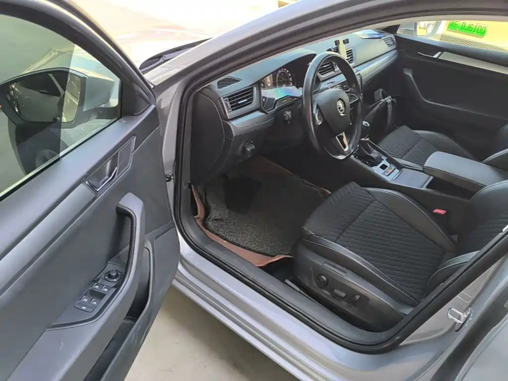 Skoda Superb — миниатюра 16
