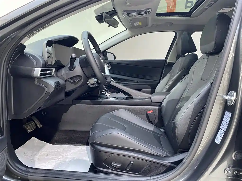 Hyundai Elantra 2023 Silver/gray из Китая, фото 4