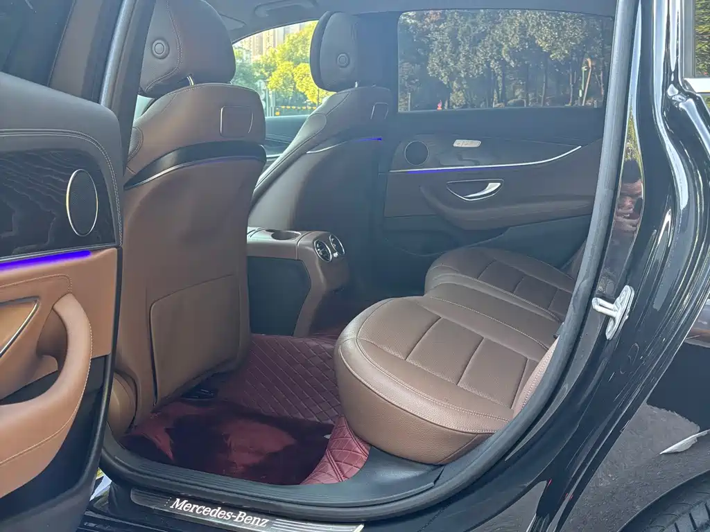 Mercedes-Benz E-Class — миниатюра 5
