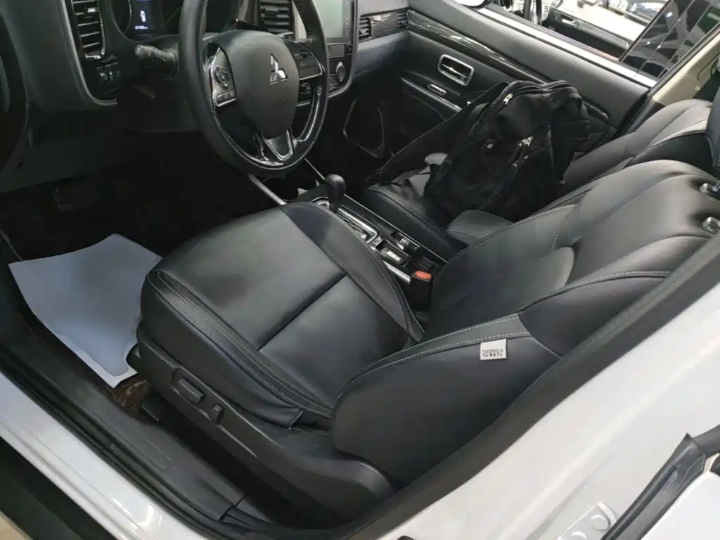 Mitsubishi Outlander — миниатюра 15