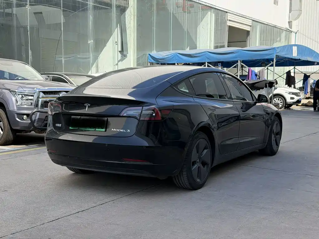 Tesla Model 3 — миниатюра 7