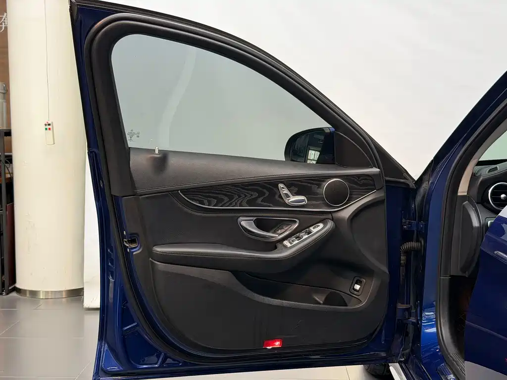 Mercedes-Benz C-Class — миниатюра 7