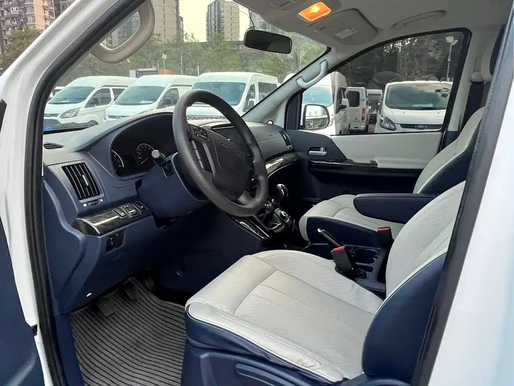 Forthing Lingzhi Plus PLUS 2024 1.5T MT Luxury 9 мест
