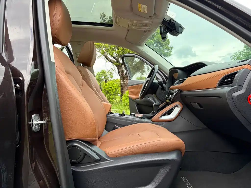 Borgward BX7 — миниатюра 11