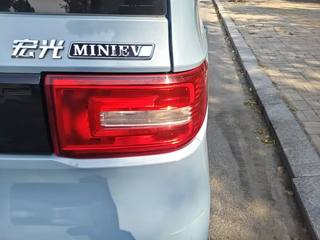 Wuling MINIEV — миниатюра 8