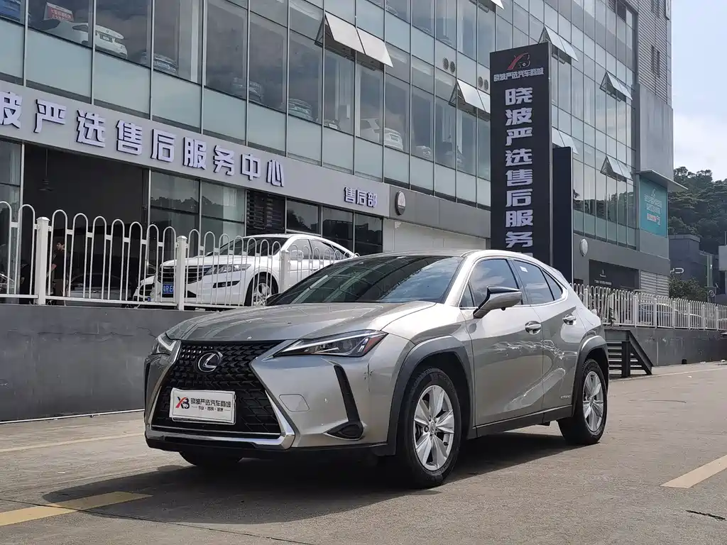 Lexus UX 2021