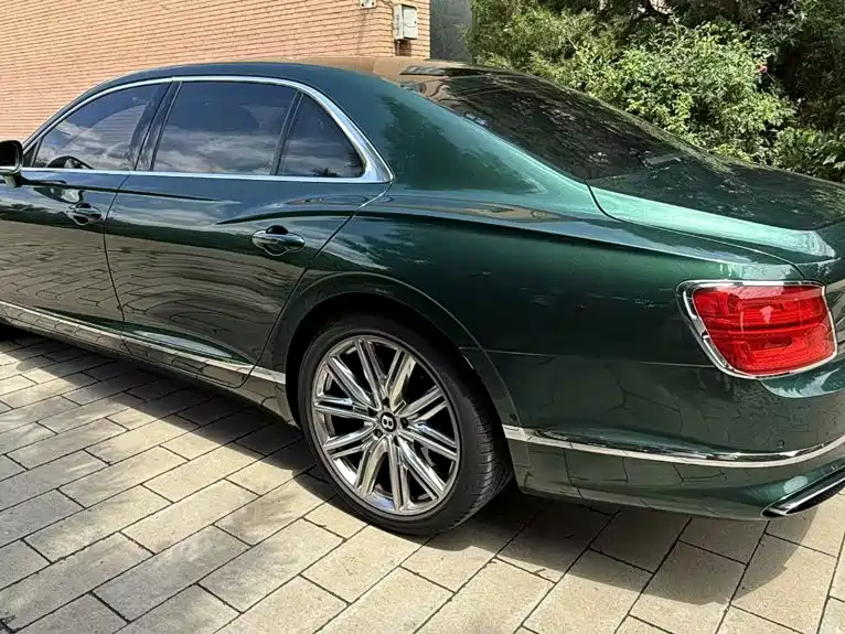 Bentley Flying Spur — миниатюра 8