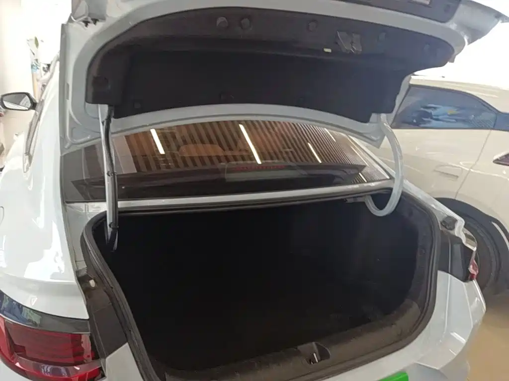 Geely L HiP — миниатюра 19