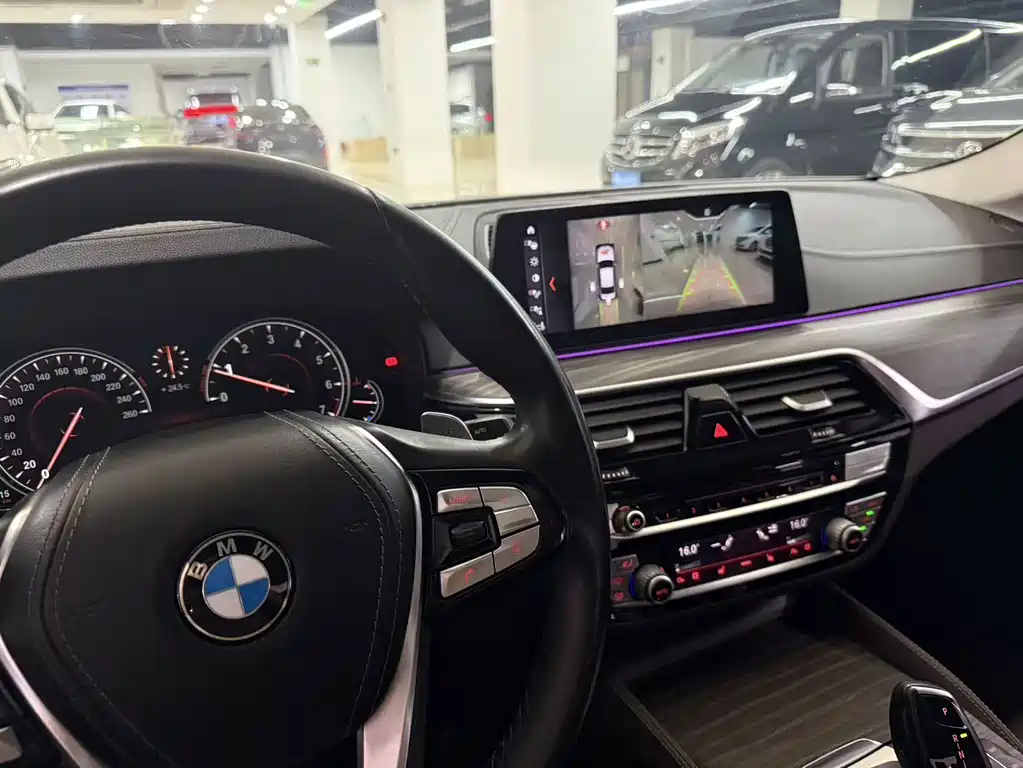 BMW 5 Series — миниатюра 20
