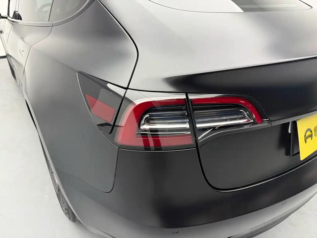 Tesla Model 3 — миниатюра 12