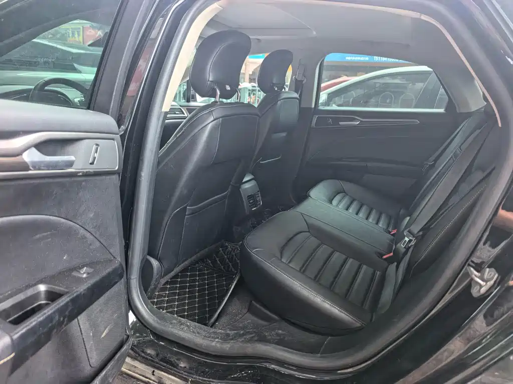 Ford Mondeo — миниатюра 6