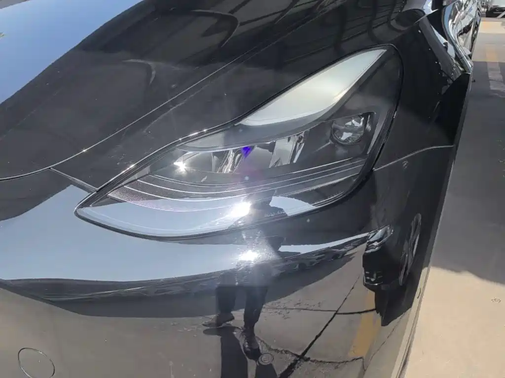 Tesla Model Y — миниатюра 24