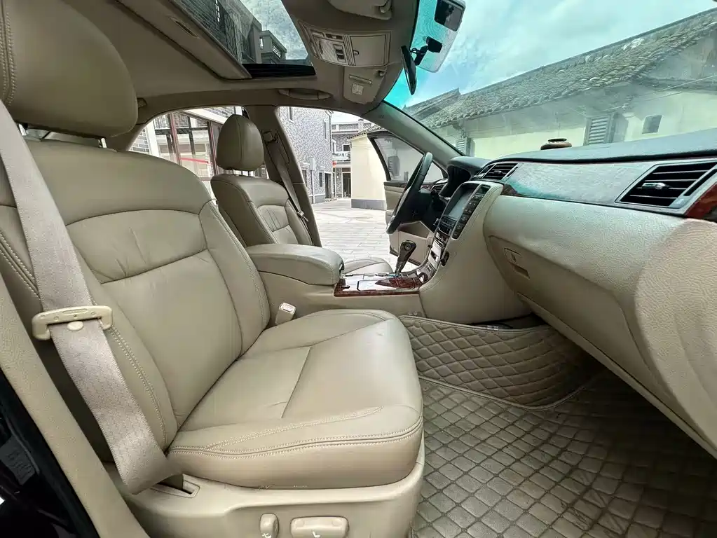 Toyota Crown — миниатюра 10
