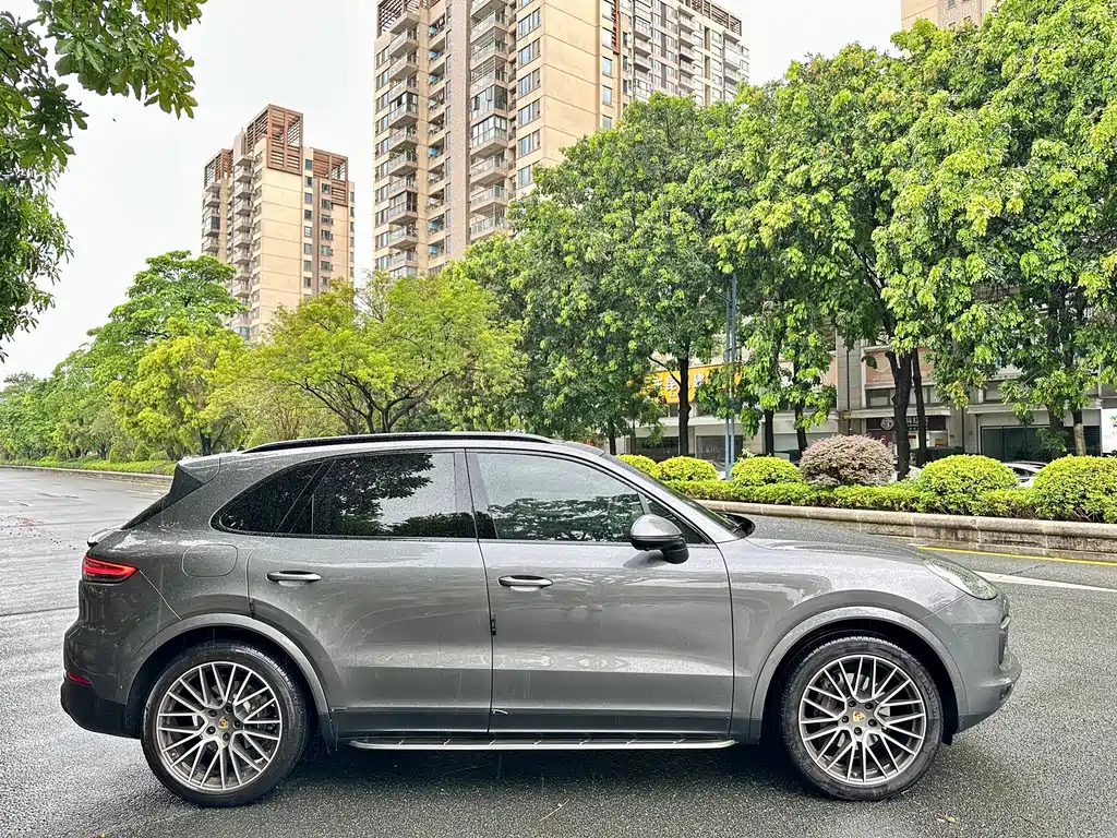 Porsche Cayenne — миниатюра 7