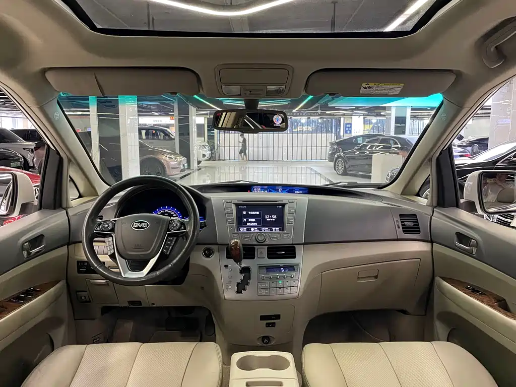 BYD M6 — миниатюра 12