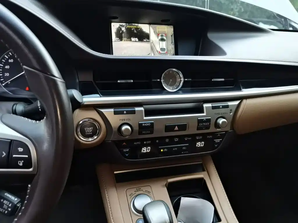 Lexus ES — миниатюра 13