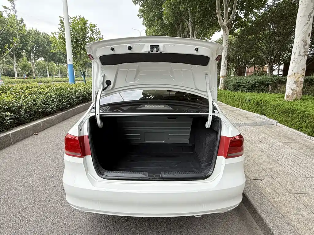 Volkswagen Santana — миниатюра 12