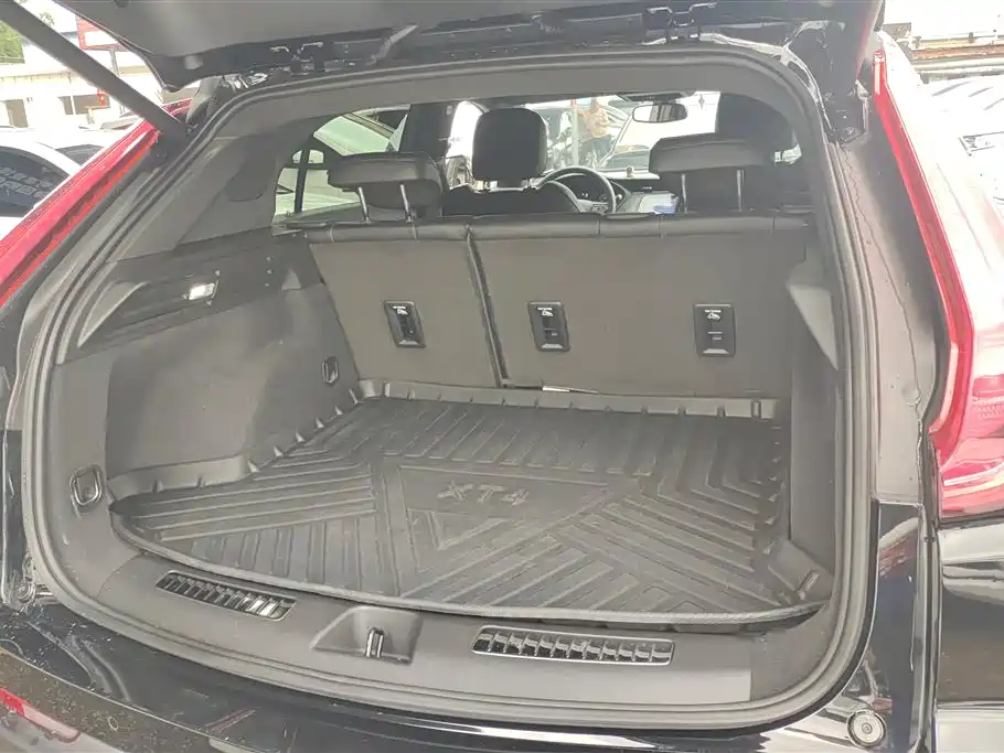 Cadillac XT4 2021 28T