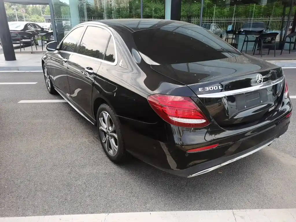 Mercedes-Benz E-Class — миниатюра 5