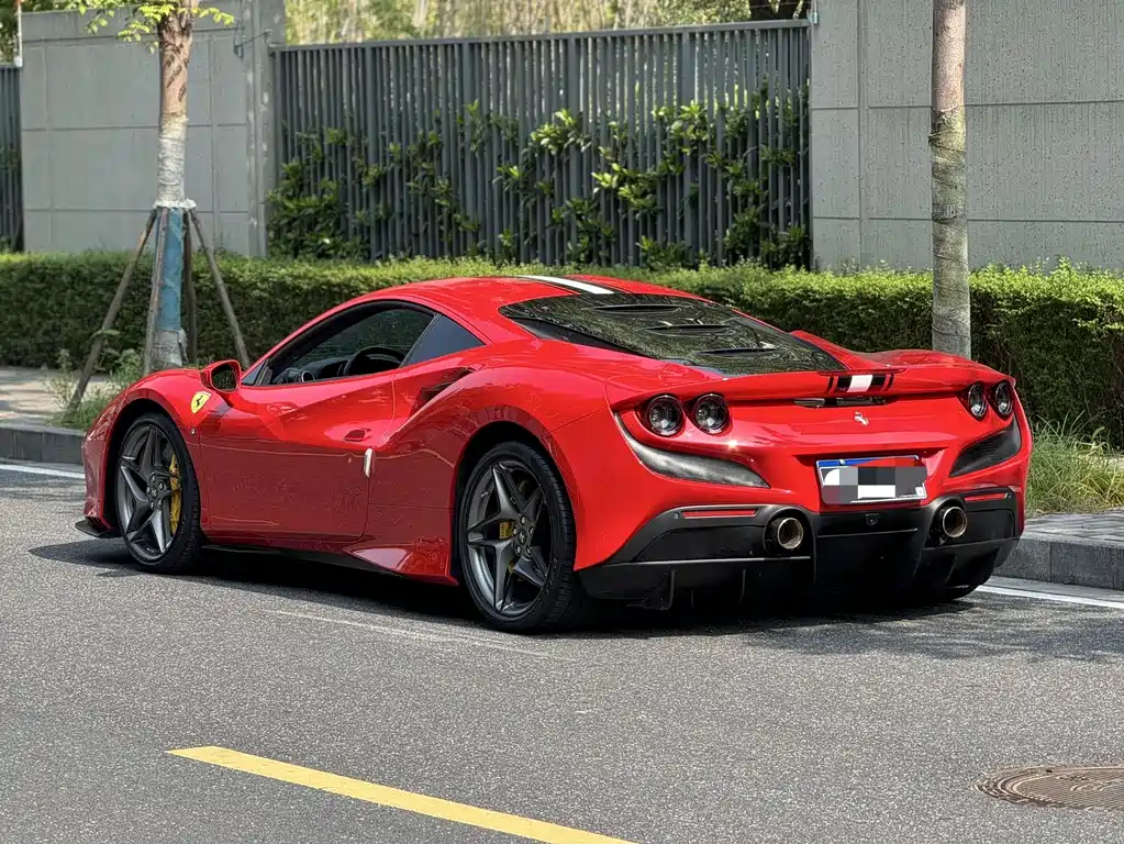 FERRARI F8