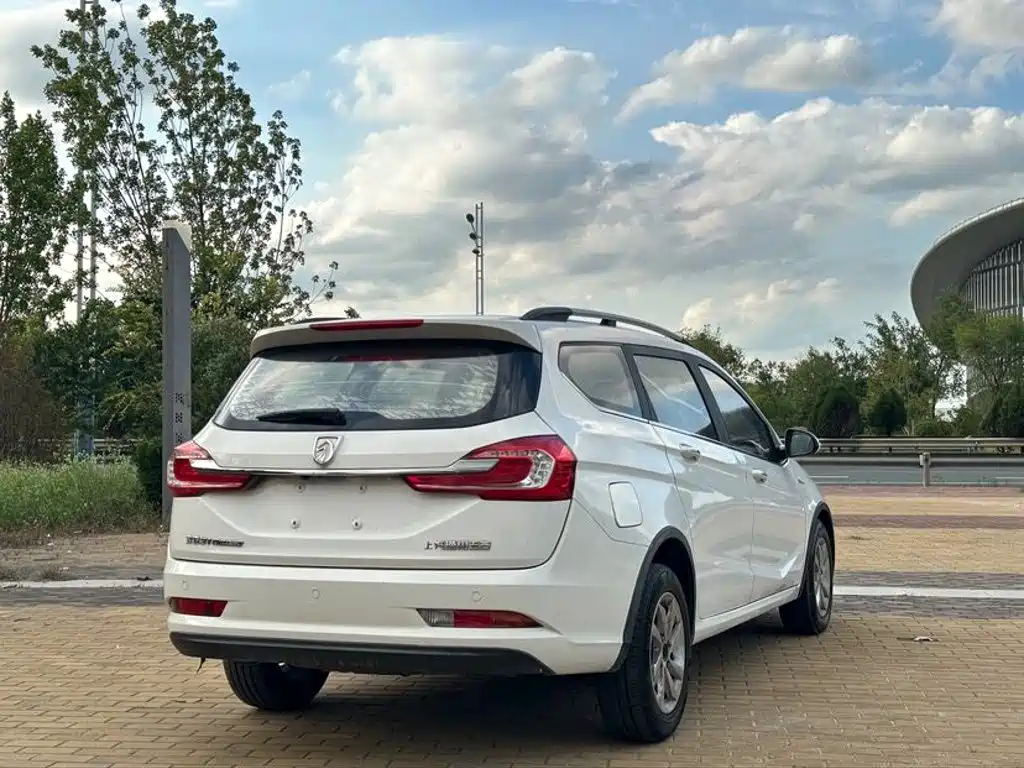 Baojun 310W — миниатюра 4