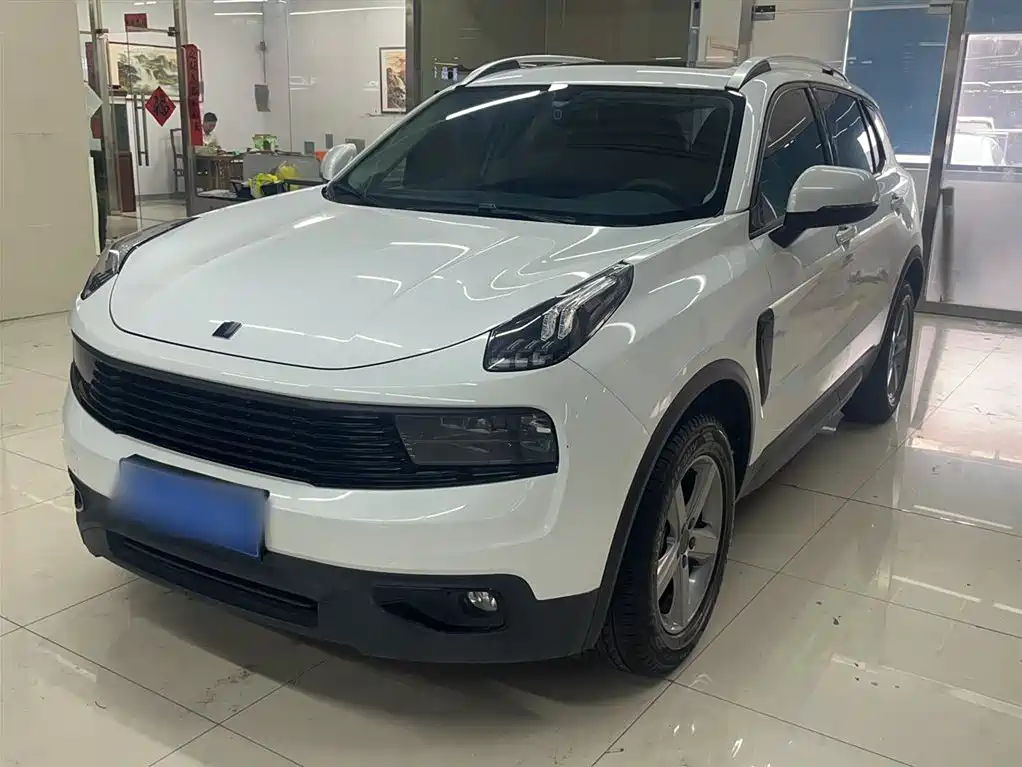 Купить Lynk & Co 01