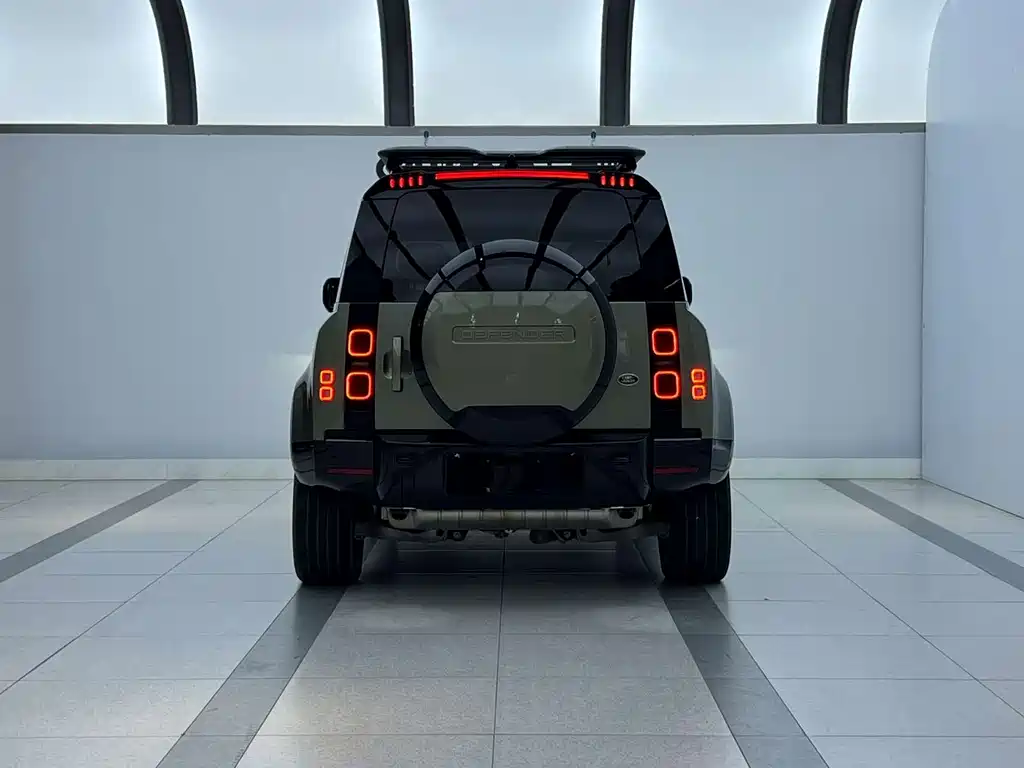 Land Rover Defender — миниатюра 6