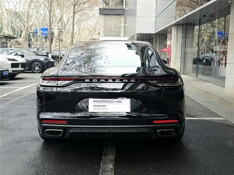 PORSCHE PANAMERA
