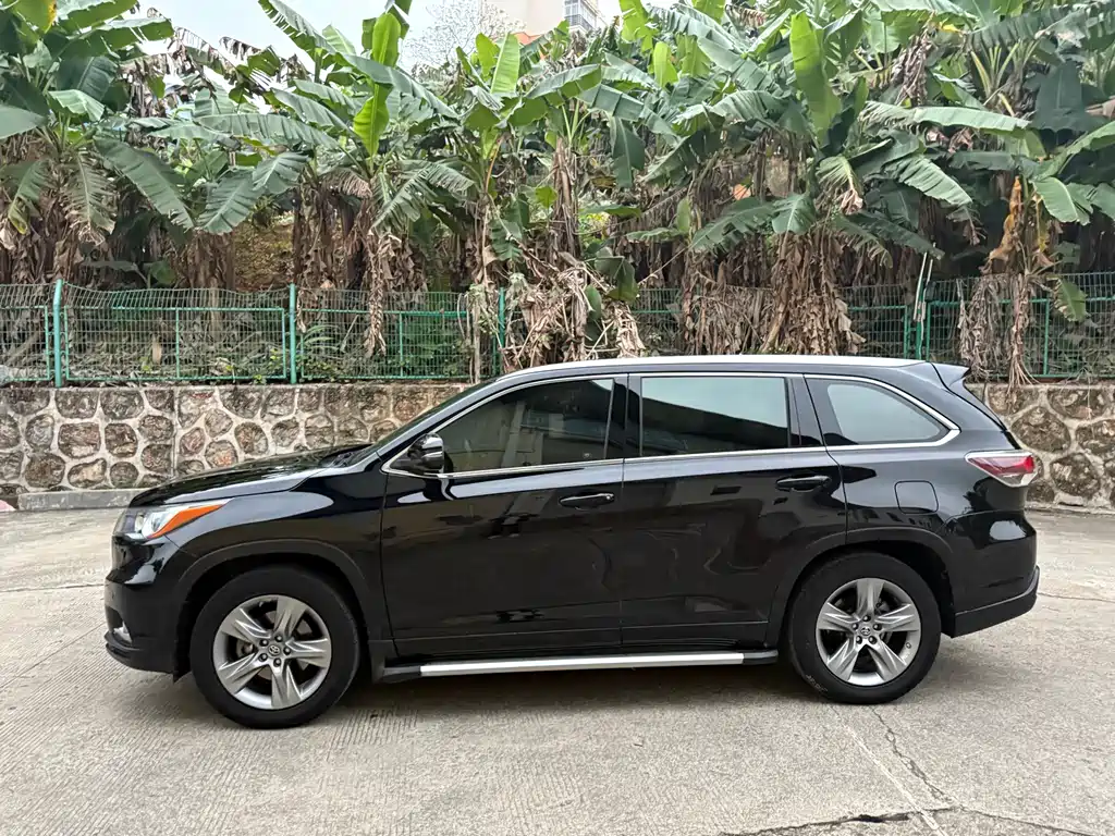 TOYOTA HIGHLANDER