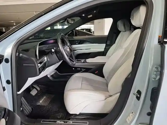 Cadillac IQ 2022 Luxury