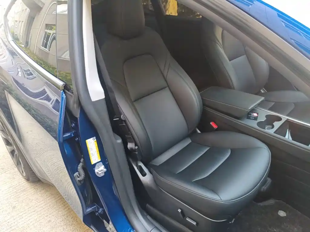 Tesla Model Y — миниатюра 25