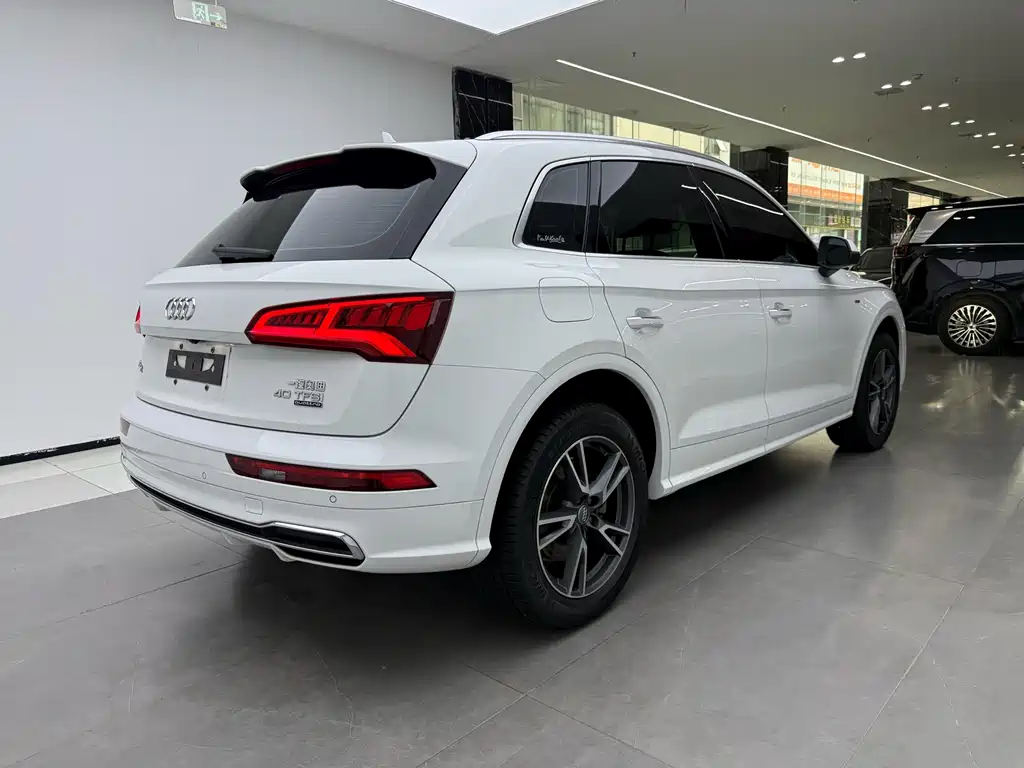 Audi Q5L — миниатюра 2