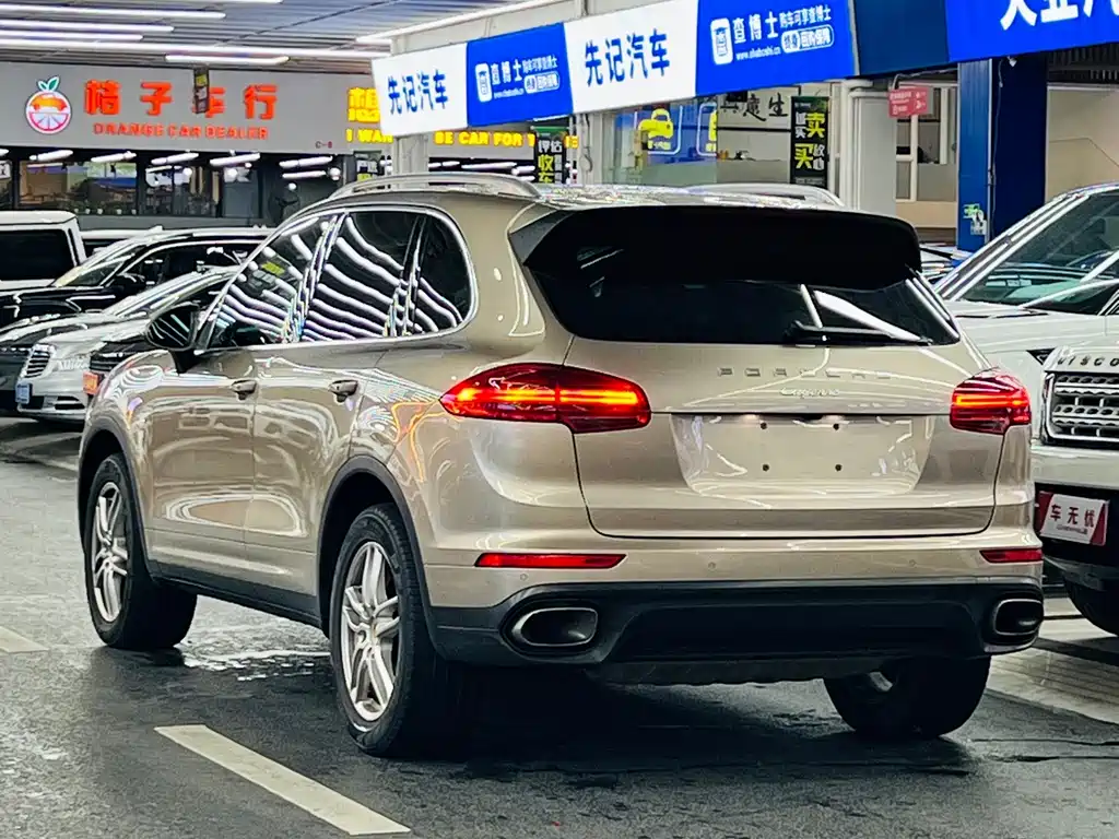 Porsche Cayenne — миниатюра 5