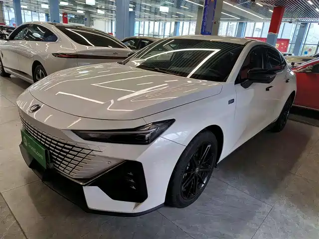 CHANGAN  UNI V SMART IDD 2024