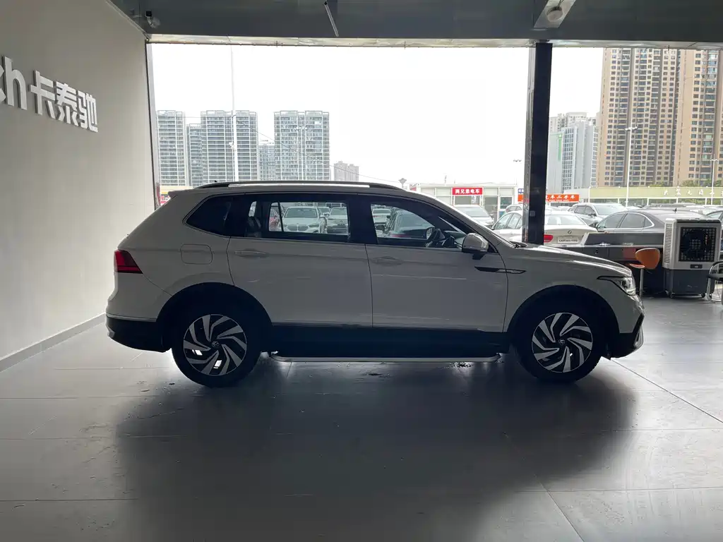 Volkswagen Tiguan L — миниатюра 7