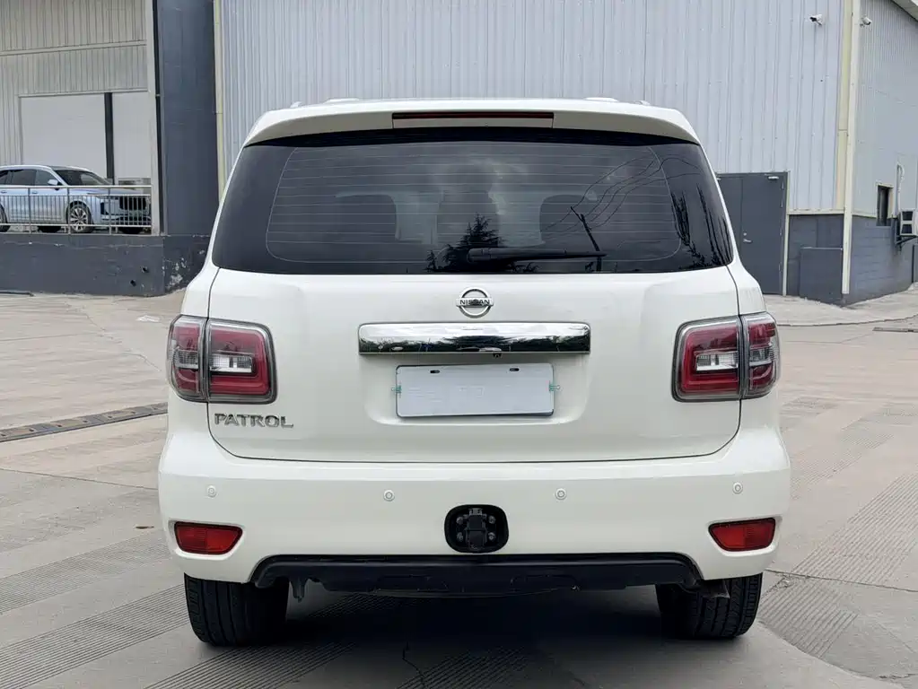 Nissan Patrol — миниатюра 16