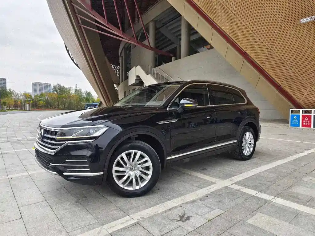VOLKSWAGEN TOUAREG