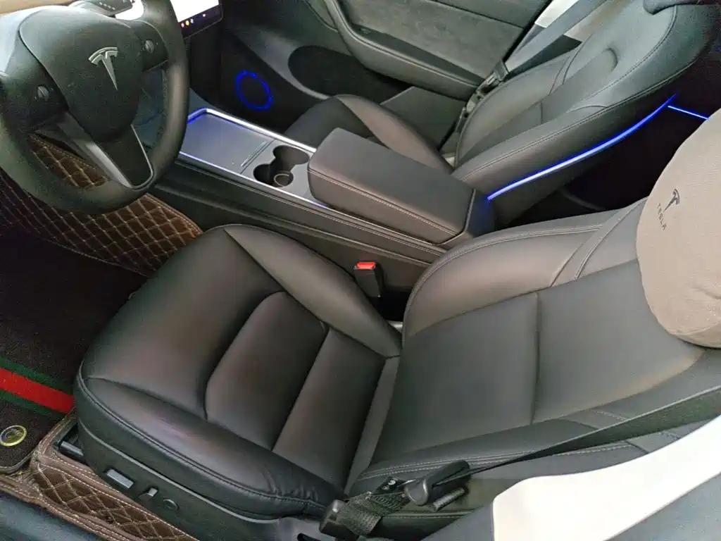 Tesla Model Y — миниатюра 15