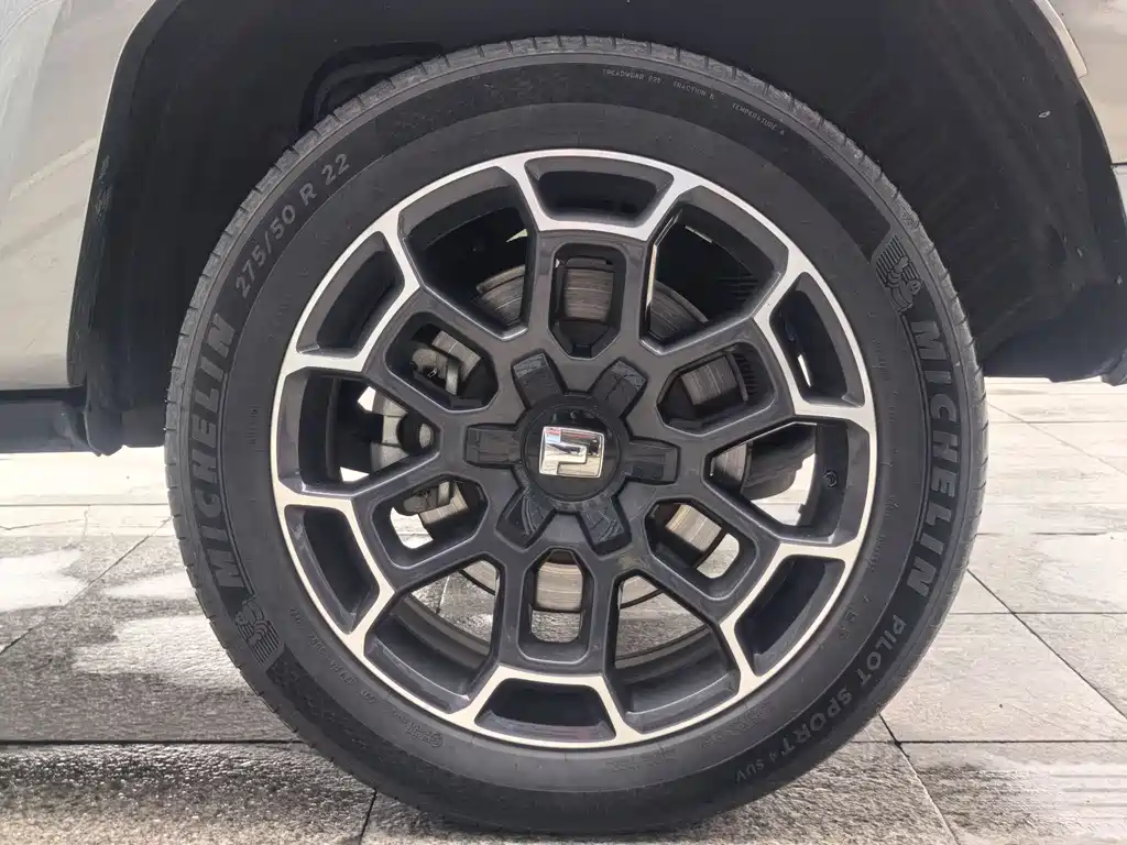 TANK TANK 700 NEW ENERGY