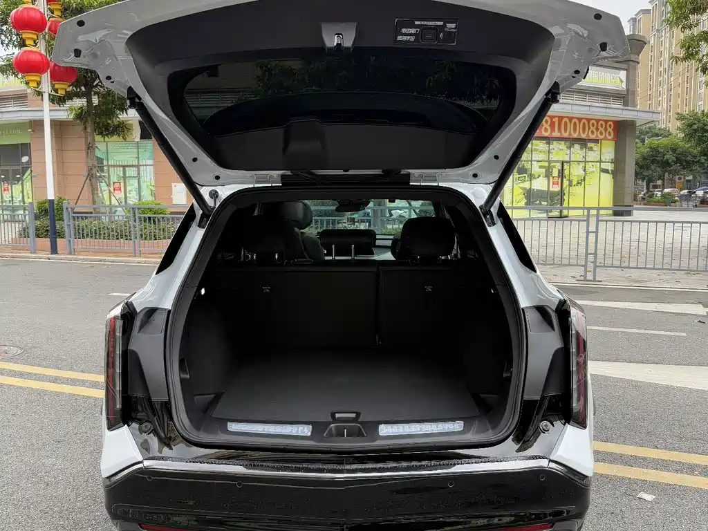 Cadillac XT5 — миниатюра 11